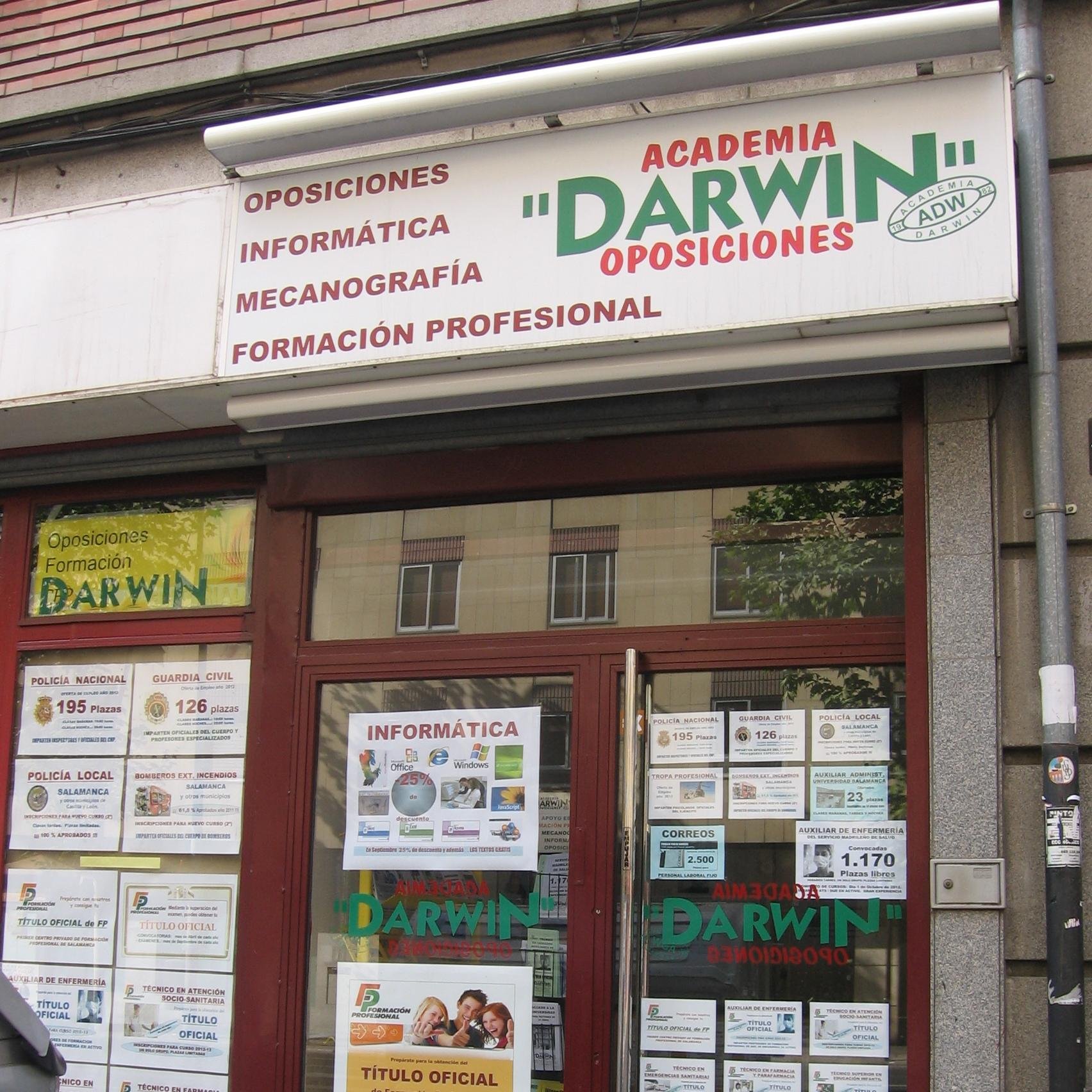 Es un  Centro de Enseñanza privada con más de 32 años de experiencia. Es centro líder en la preparación de Oposiciones como Policía Nacional, Policía Local...