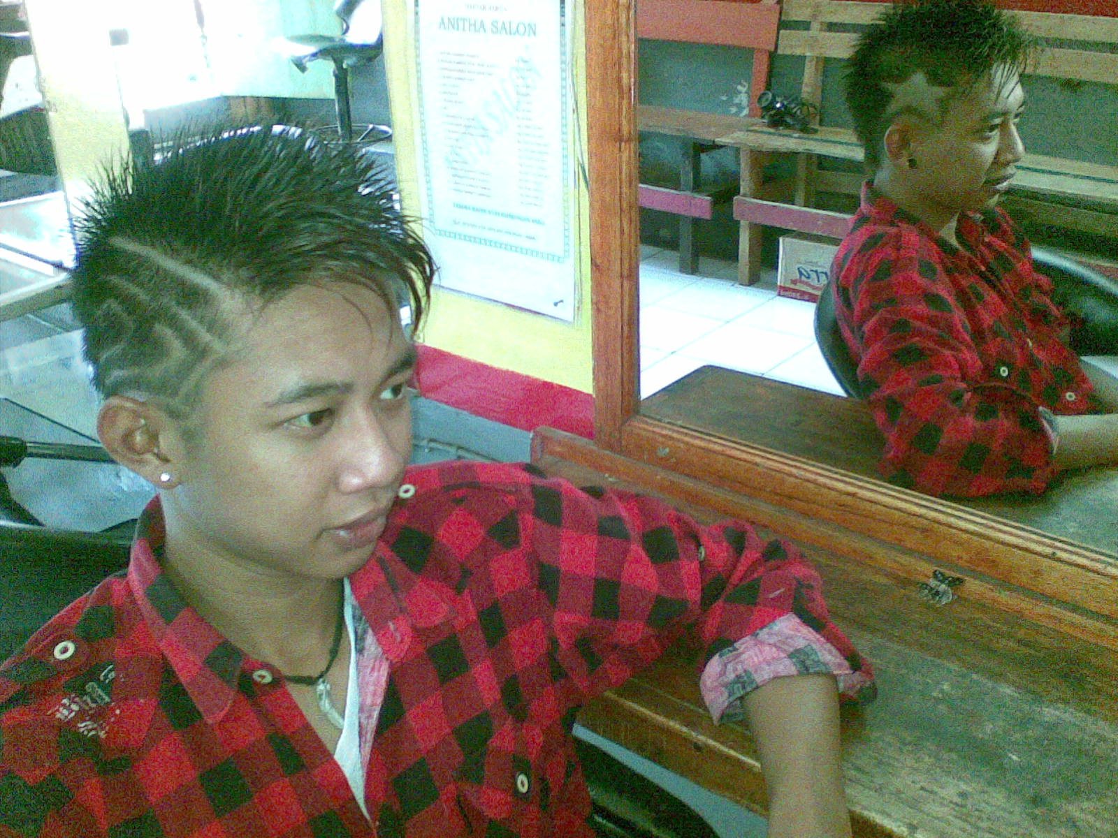 orng'a ganteng tpi sayang orng lain gda yg tau :D