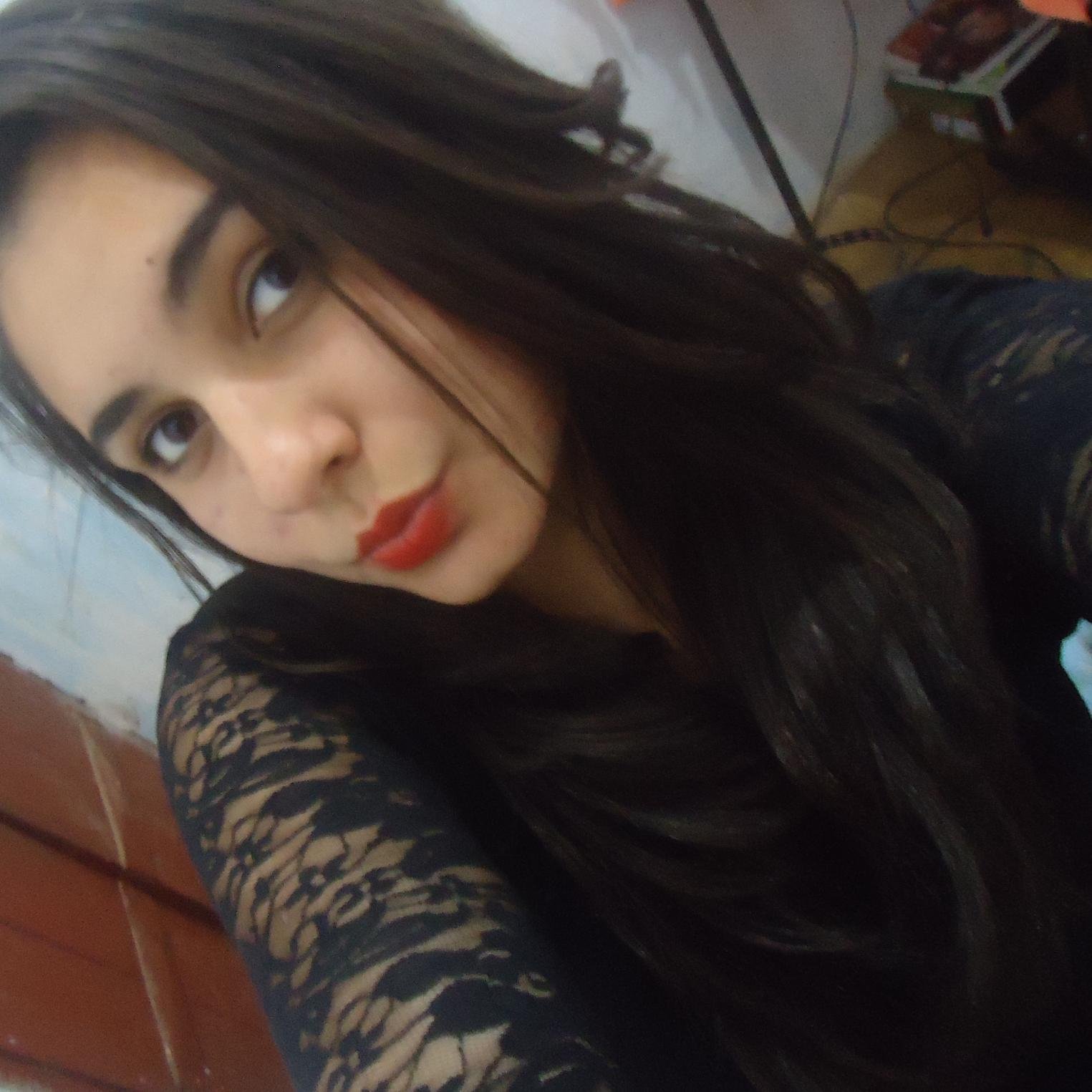 Carolmendesf98's profile picture. Amo músicas,filmes e adoro ler