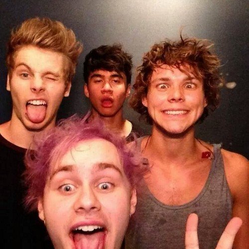 5SOS DESNUDOS ♡