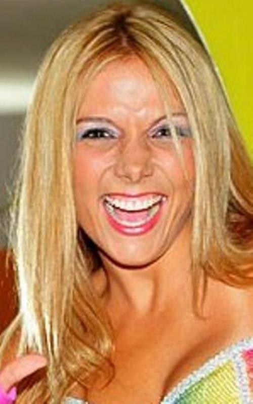 ESSE TWITTER DEIXO CLARO NÃO É DA CARLA PEREZ E SIM UM INSTRUMENTO DE DIVULGAR SEUS TRABALHOS QUE ELA FAZ POR TODO O PAÍS BJS E SEGUEM AE !!