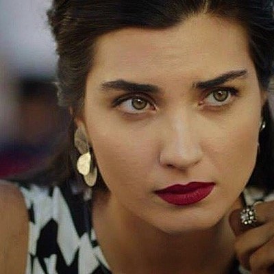 ولدت من أم كويتيه....وأب سعودي...
يعني من صوبين حاليني الله....

وحدي انا حبيبت عيونه....

الرياض#الكويت