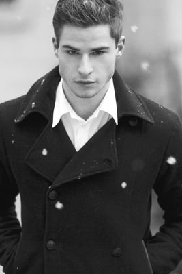 18-Gay/ Sumiso del Sr. Hamilton/ A veces algo sinvergüenza, pero muy sumiso con quien se impone.