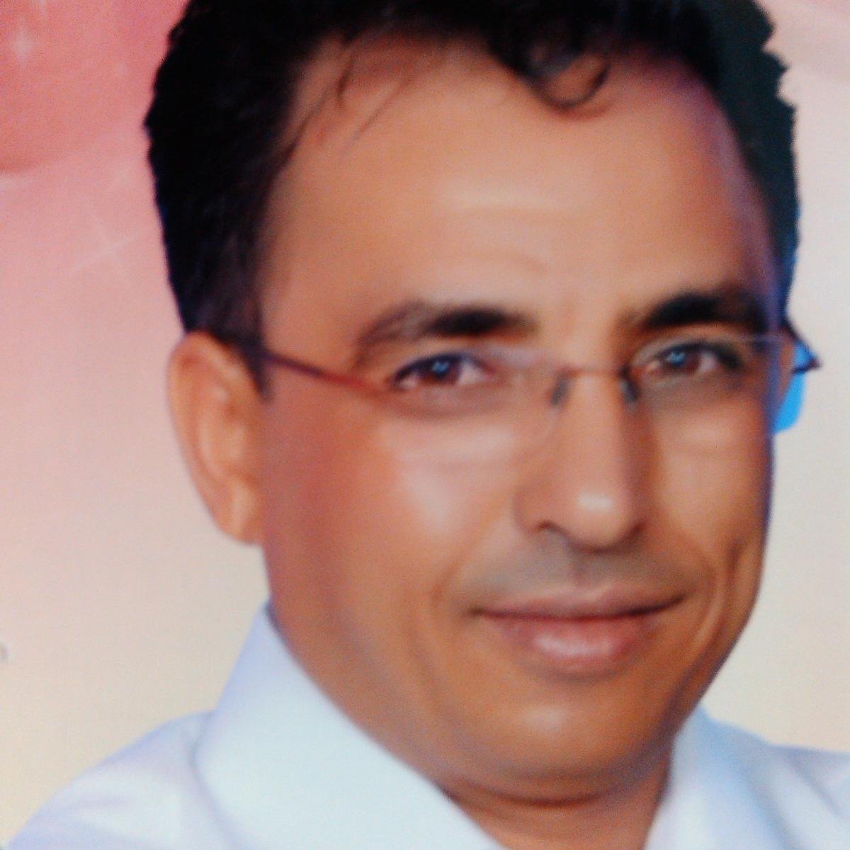 احترم رايك في كل شي و استميت دفاعا عنه الا الوطن فلا خلاف عليه .. فلا تحدثني عن الحرية و الديمقراطية عندما يتعلق ذلك بامن وسلامة اليمن فارفع راسك انت يمني