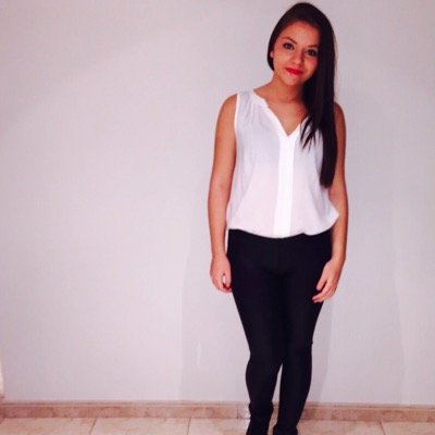 alinaiova23's profile picture. 