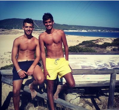 96'. Conil, Cádiz. No podrás encontrar en la calle algo más grande que un amigo. Derecho en la US.