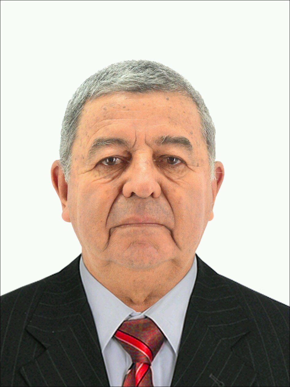 Edad 65 años.Casado.Pensionado-Profesión:Administrador de empresas agropecuarias- Ex Alcalde de El Dovio, EX Miembro del Comité Departamental de Cafeteros del v