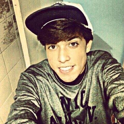 Antes de falar, ouça. Antes de agir, pense. Antes de criticar, conheça. E antes de desistir, tente