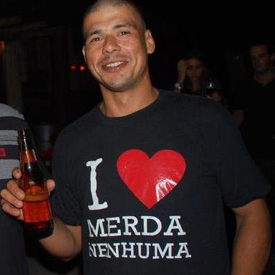 Não acredite no que dizem sobre mim, pode ser verdade! Aprecie com moderação o horror da minha singela sinceridade. É dizer a verdade e sair correndo!