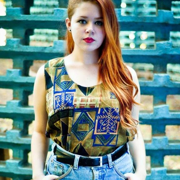 Aspirante a desenhista, maquiadora nas horas vagas, estudante de moda, colunista no @minaswho e o que mais me der na telha.
