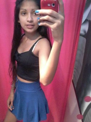 El amor es como un reloj de arena, mientras mas se llena el corazón el cerebro se vacía. SOLA DE JUAN♡                                                        Be