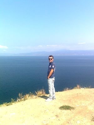 utku9335's profile picture. 