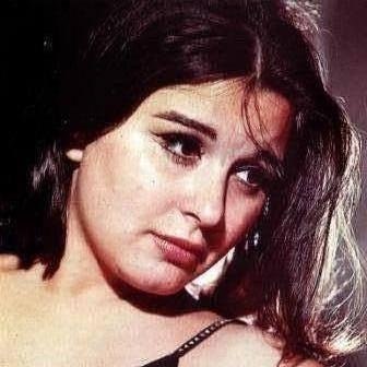 اعشق الرسم واهوى تاليف الشعر