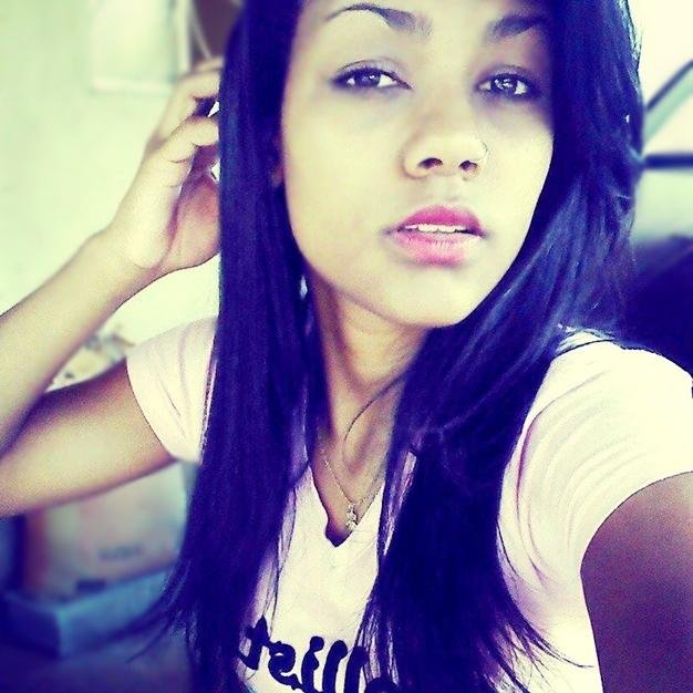 Sou seu amor, seu último raio de sol que brilha quando anoitece, sou o seu farol seu último suspiro o seu amor real . .. ♪