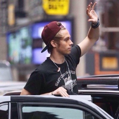 Hi! I just gave you a free follow! In return could you please RT my RT or the link in my bio! Thank you so much!