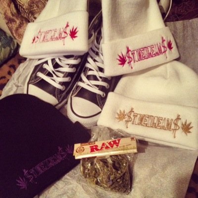 $TONEDDREAM$ INDEPENDENT ARTIST MAKING A DREAM A SHEDULE! TALENTED ARTIST! WITH UNIQUE SOUND! C.E.O @MatMillie_ BIGBRO @wizkhalifa BOOK: bookastoner@hotmail.com
