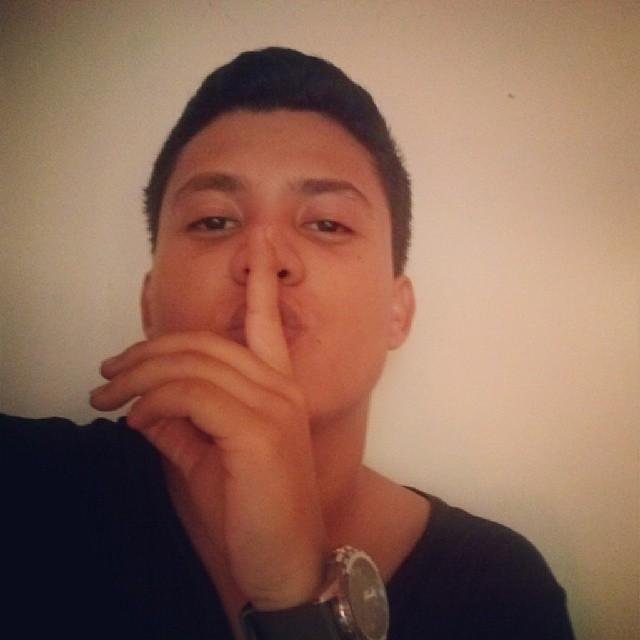 20. Escribo lo que pienso y lo que no, también.. Campeón de fitness, pero de fitness de semana, sarcástico y no recuerdo que más.