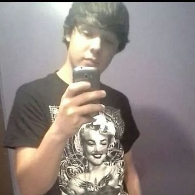 Kik:jacobmarshall23
follow me on Instagram @jacobmarshall123
Single