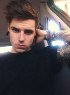 Tcrnipp's profile picture. h e l l  i s  e m p t y  a n d  t h e  d e v i l s  a r e  h e r e