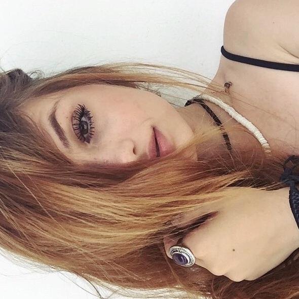 É preciso ter asas quando se ama o abismo. kik: arabeliz