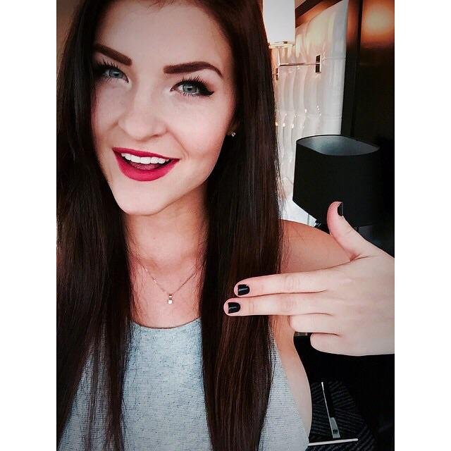 KaitlynWillert_'s profile picture. 18 // single