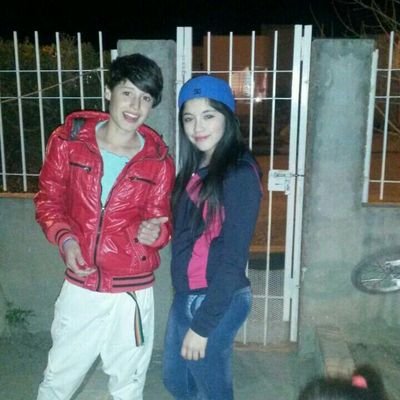 3bc2b4d21afc421's profile picture. hola tengo otra ves twiter