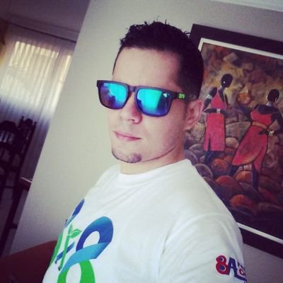 Programador, Blogger, amante de la música electrónica y la buena vida.