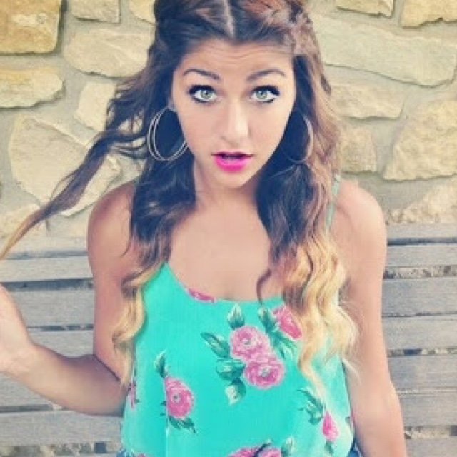 I'm that crazy YouTuber girl your parents warned you about. 
{Single||RP}