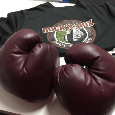 ROCK N' BOX is an intense hour of bootcamp boxing and cross training mixed with the best music of yesterday and today!