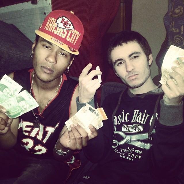 Amo quem me ama, não troco os amigos, eu não estou pela fama, FODA-SE os atritos ♫♪ ... #PartRapOfficial @Garoto_Diamante @ChettMc @McPF_Star MC,S RS🙂