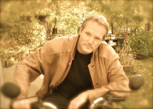 LarsGlimbert's profile picture. Sysslar med pedagogisk utveckling med fokus på IKT i skolan och som stöd för kunskapande. Kör en risig Bullet 500cc, spelar golf o snickrar på 20-tals kåken.