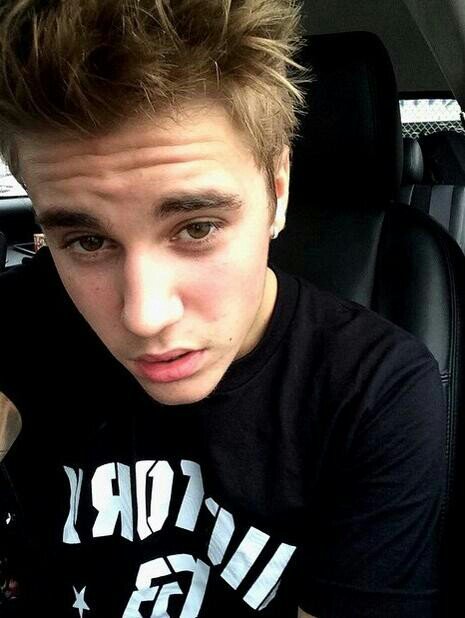 bzzlsavesme's profile picture. He totally saves me❤️ | he followed 06/17♡