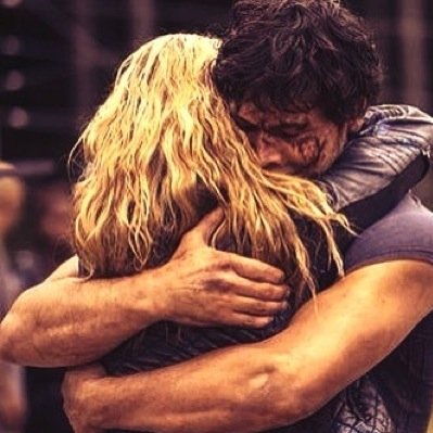 I love The 100, I ship Bellarke so hard! I also ship linctavia! renew the 100 worldwide trend!