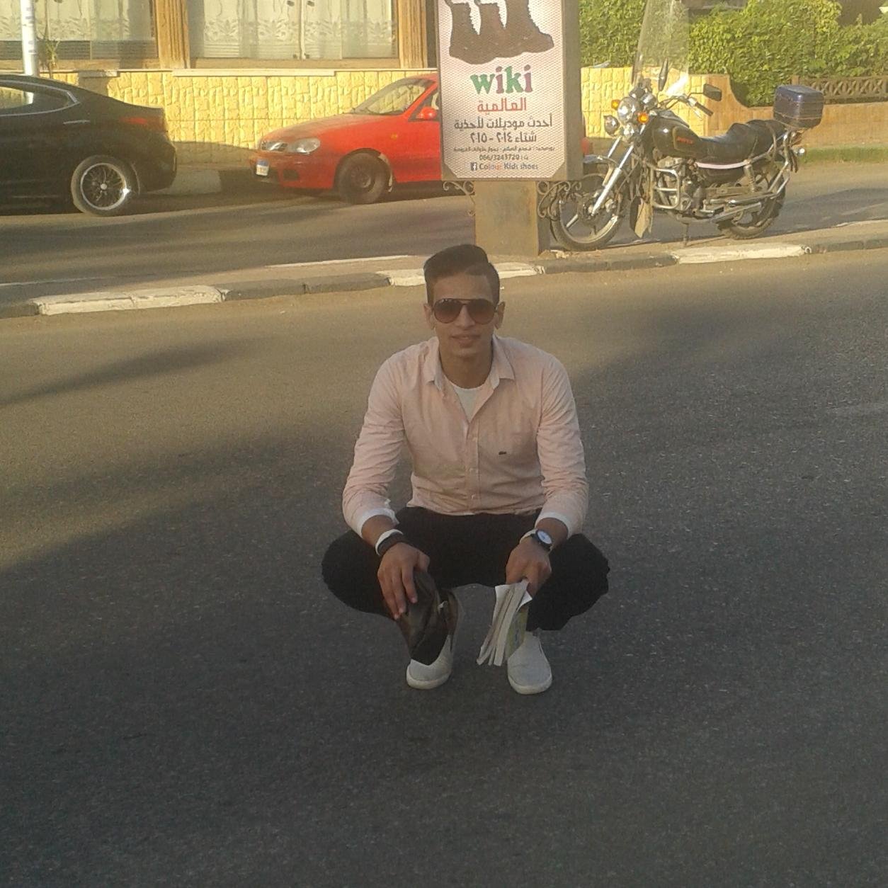 My name Zizou elhageen footballer Play Egyptian Club elZamalek Egyptian and play Bmentb Egypt told the age of 22 years and play Russian Sergei Club