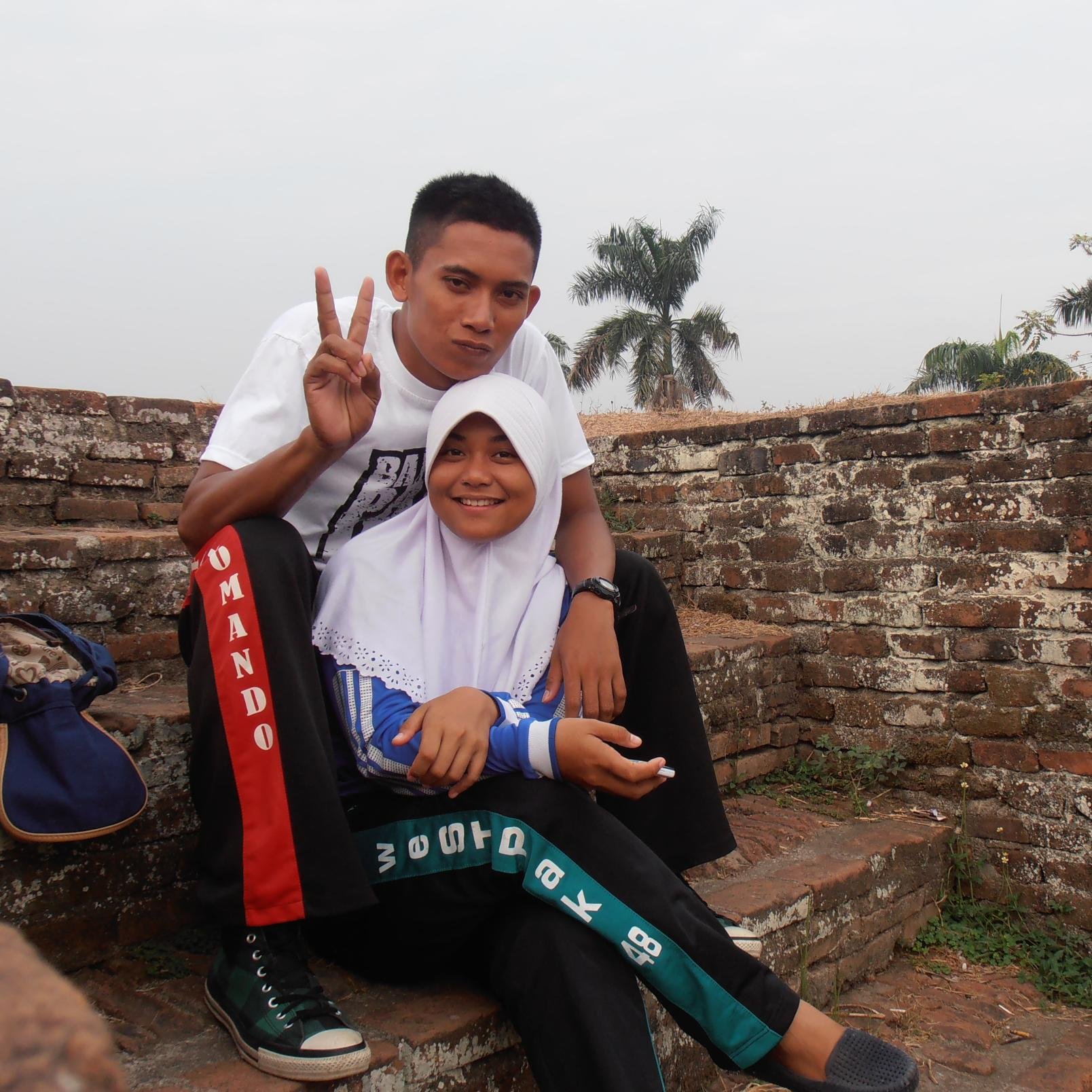 Bersanamu aku jatuh cinta setiap hari,,kepadamu....sepenuh hatiku.. hanya untuk cintamu