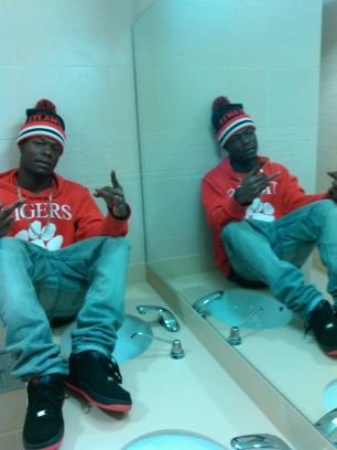 #YG BlacckOuTT #400 #Spruce #West Side #Piru .   Enough Said Press dat Follow Button . Follow my 4 2T @TTreeboy