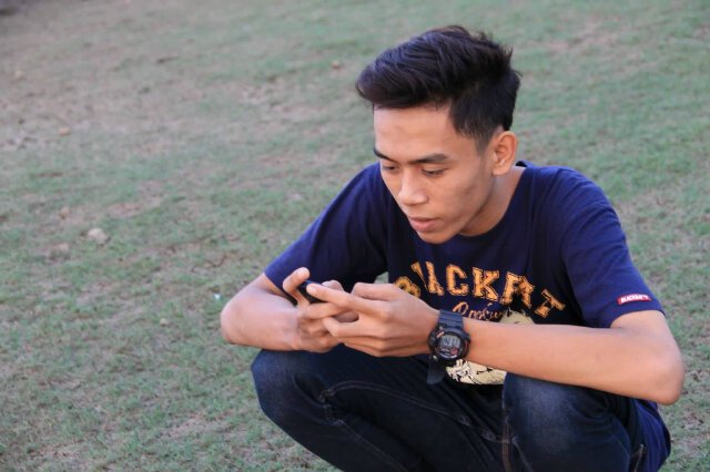 Tukang suka bikin ketawa||ceria||hobi sepak bola|| my pin bbm :527ED1EB|| :D