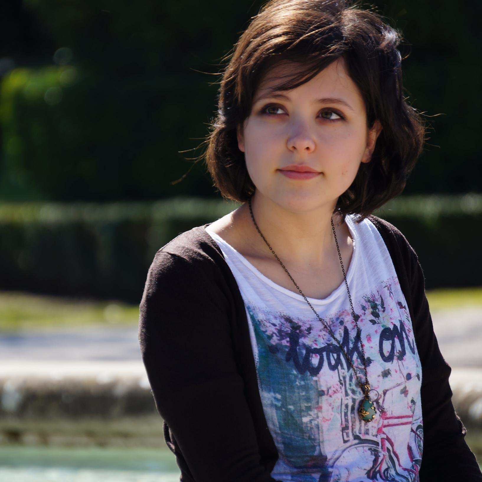 GaraziDonlo's profile picture. Graduada en Filología Hispánica y filóloga frustrada. Activista contra el sistema educativo tal y como lo conocemos.