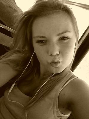♡I love y'all, coz your all awesome and amazing...♡ i love following back...
