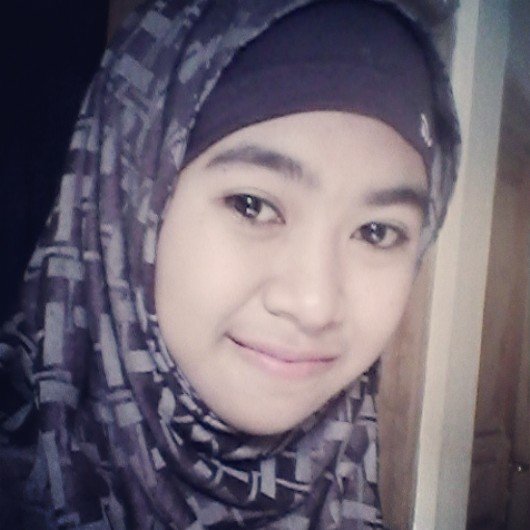 tersenymlah ketika masalah menghampirimu, karna kita punya Allah..