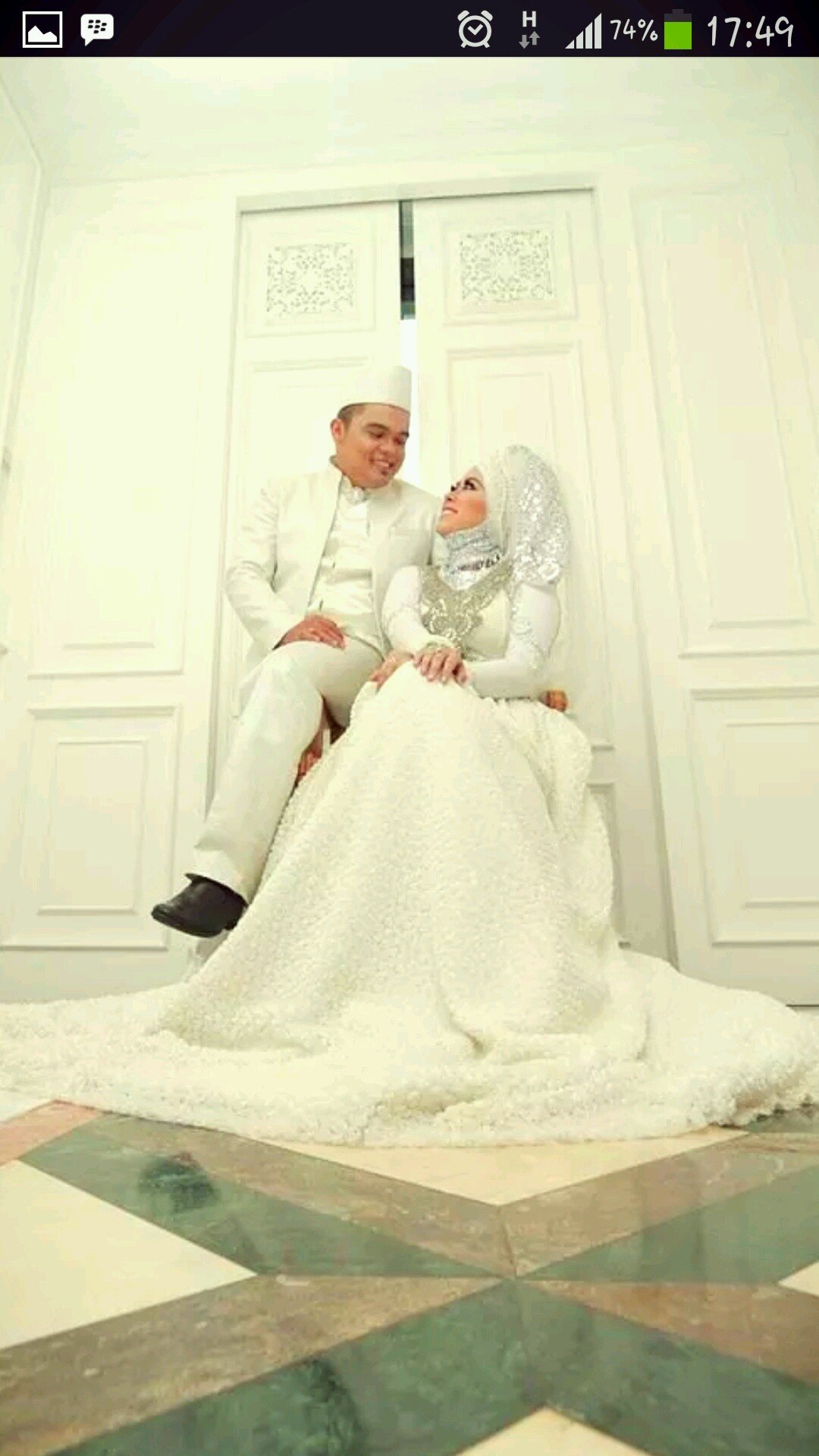 Moody, loveable, more important is Loving My Allah, My Parents, My Hubby and My Baby Candidate♥
