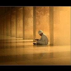 (إن في القلب شعث لا يلمه إلا الإقبال على الله.. وفيه وحشة لايزيلها إلا الأنس به.. وفيه حزن لا يذهبه إلاالسروربمعرفته..) الأمام ابن القيم. أدمن الإختلاء بخالقي