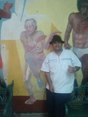 trabajando duro y haciendo teatro