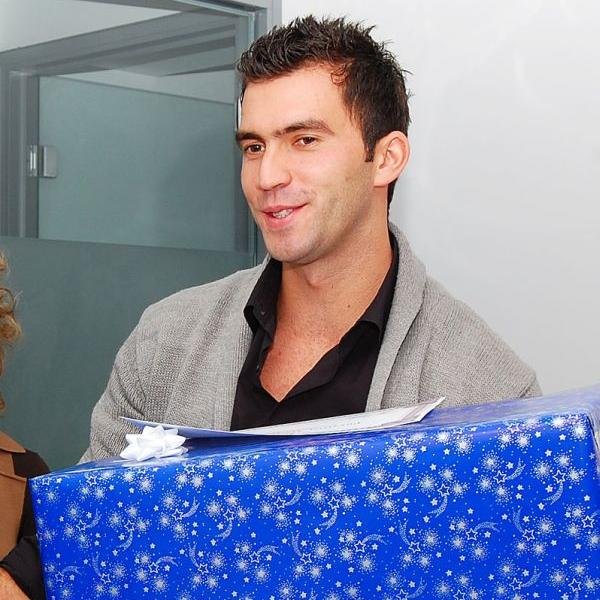 PseudoHoria's profile picture. Parody account.