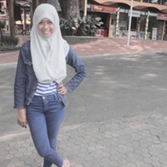 Tetep jadi diri sendiri dan nggak perlu ngurusin orang lain :3