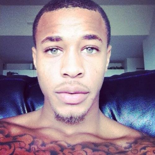 Student/ Model/Sneaker Head & Seller. 
#RecklessFamilia
KIK: PrettyBoi_Stephon