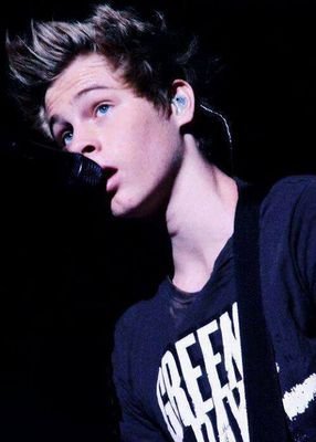 free follow from @fappingmikey follow her she follows back! :) xx