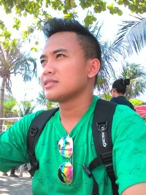Bukan brarti kalo keluarga ku berantakan, hidup ku harus berantakan juga.