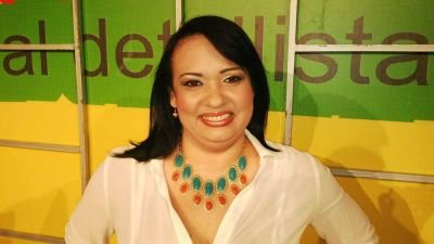 presentadora del programa Comentarios Al Detallista que se transmite sábado y domingo por Coral 39 a las 2:30 pm,
