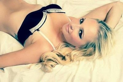 Midwest girl. #KCCO  Lover of all things funny  In love with shoes booze and lots of tattoos. Amateur model ✌ Twitter girlfriend is @AmberHarm haha